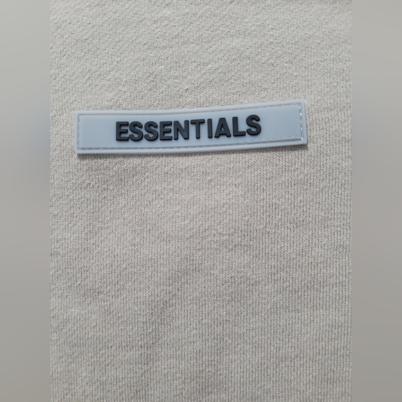 Ladies Essentials Grey Sweatshirt Crewneck, size Medium - Picture 6 of 6